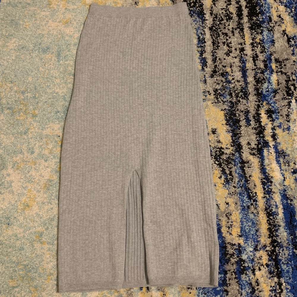 Gray knit slit skirt